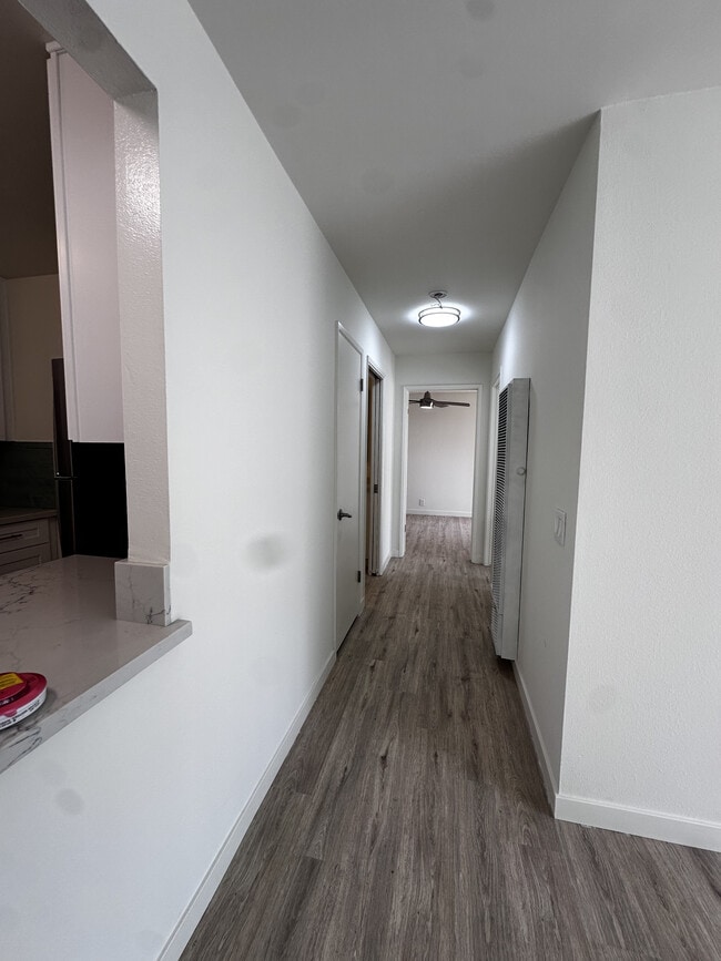 2 habitaciones, 1 baño - Pasillo completamente renovado - Shepard Place
