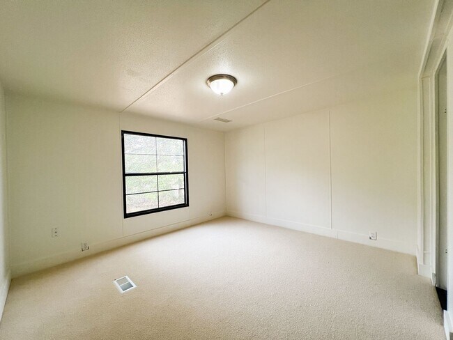 Building Photo - Comfortable and Convenient Close to Greer ...