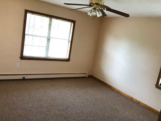 Building Photo - 22 Kenmar Dr