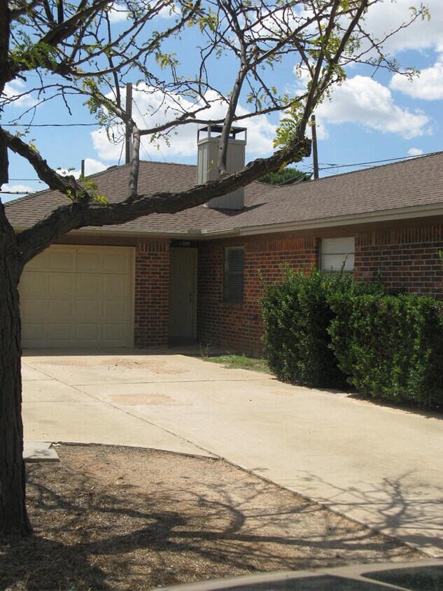 511 NW 12th St, Andrews, TX 79714 Townhome Rentals in Andrews TX