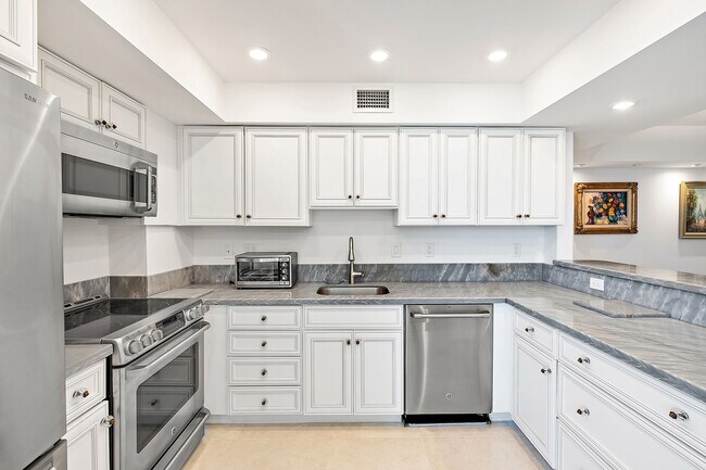Building Photo - 3300 S Ocean Blvd