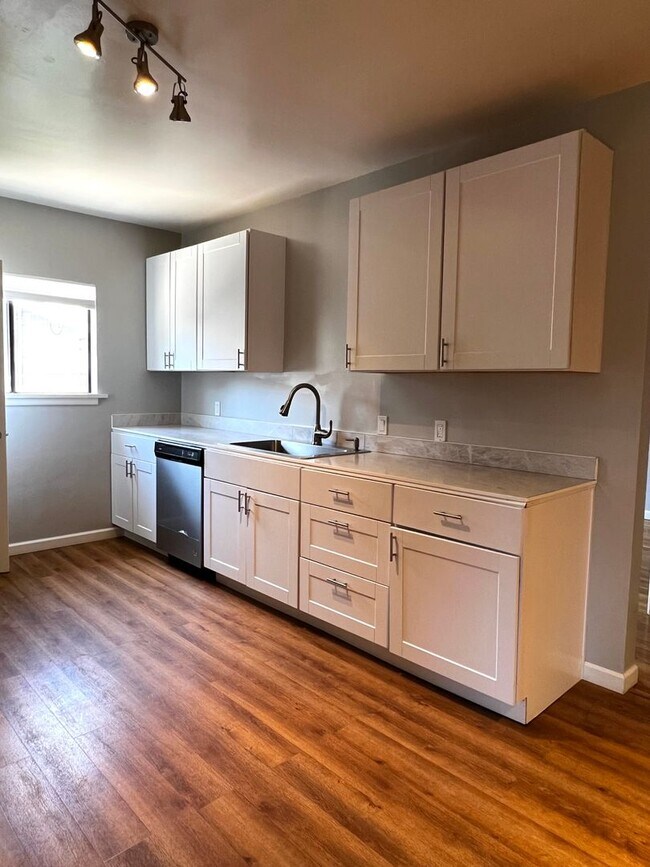 Foto del edificio - 634 Burns St