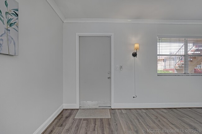 Building Photo - 611 Saxony Ln