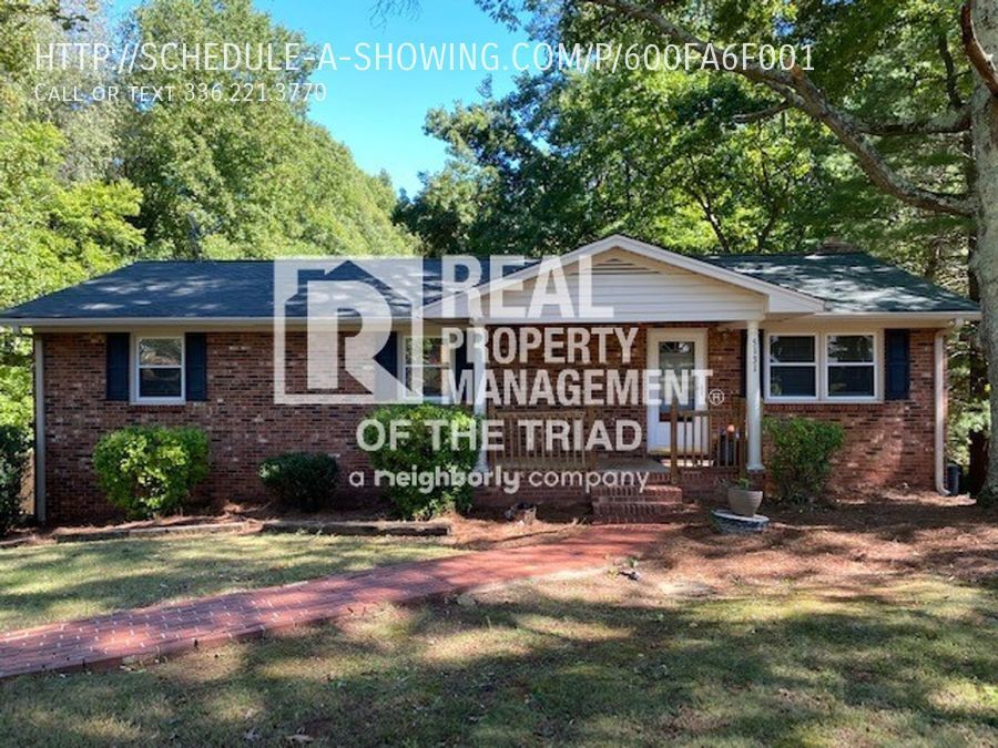 Foto principal - 3BR/1.5BA Brick Ranch in Winston-Salem!