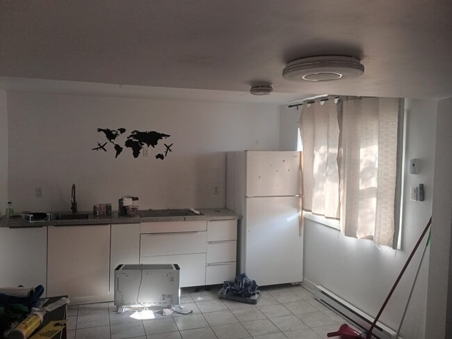 Building Photo - 56 Rue Montpetit