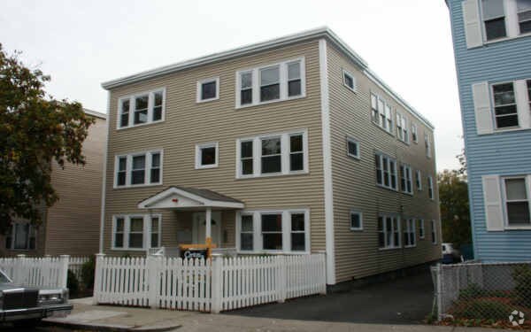 Building Photo - 46 Lyon St