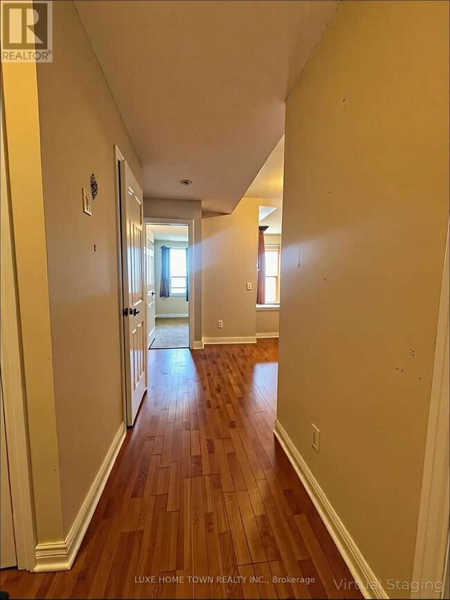 Building Photo - 135 James St S