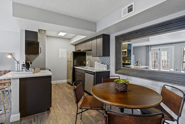 Building Photo - Telegraph Hill