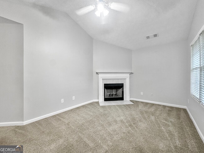 Foto del edificio - 400 Crestfield Cir