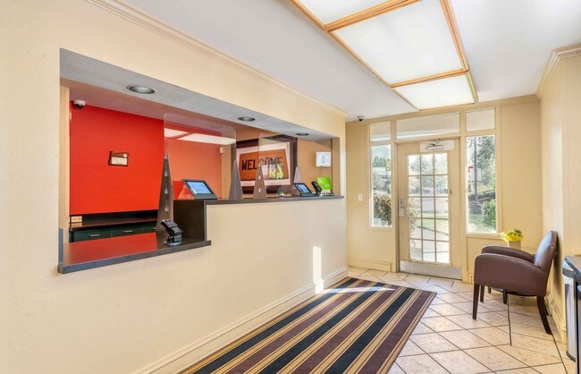 Building Photo - Furnished Studio-Portland - Beaverton
