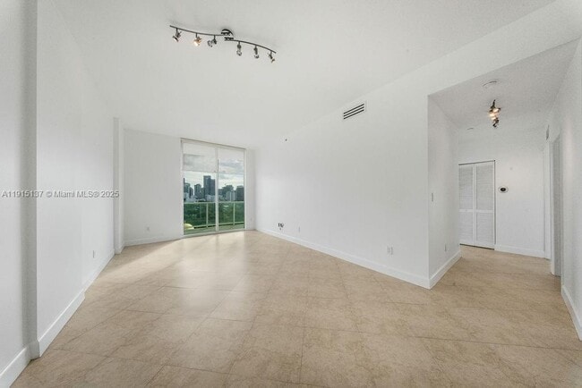 Foto del edificio - 2525 SW 3rd Ave