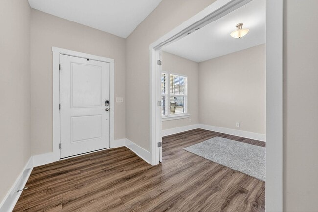 Building Photo - 1400 Addison Lk St