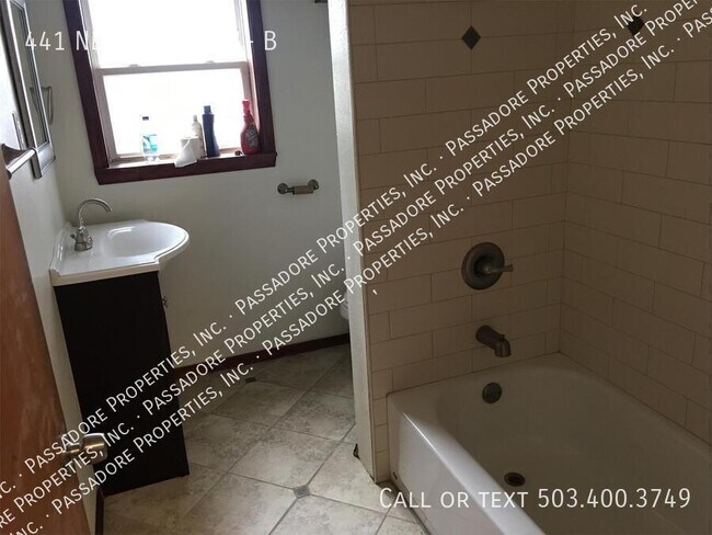 Foto del edificio - 441 NE Adams Ave