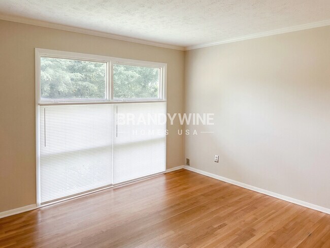 Building Photo - 1357 Heather Cir