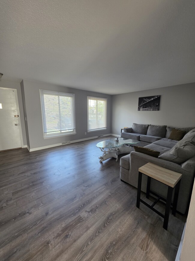 Building Photo - 4118 Highview Pky