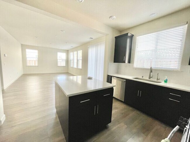 Foto del edificio - Beautiful 4 Bed 3 Bath Home in W Section Rohnert Park- $3,800 per month!