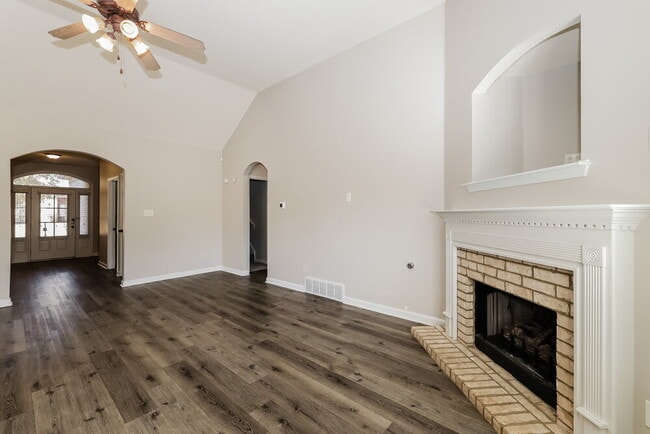 Building Photo - 1516 Sawmill Creek Ln