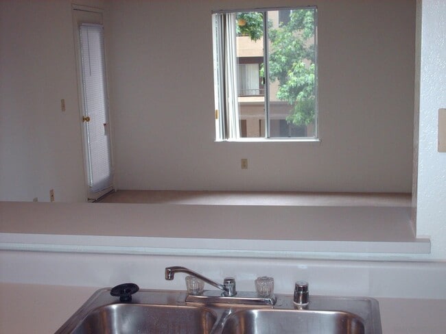 Building Photo - 3550 Lebon Dr