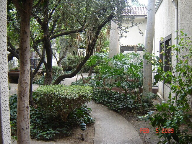 Foto del edificio - 5460 White Oak Ave