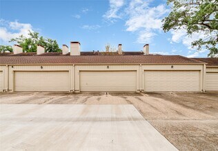Building Photo - 7505 Memorial Woods Dr