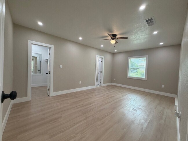 Foto del edificio - 302 N Cottonwood Dr