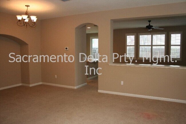 Foto del edificio - Beautiful 3/2 condo in the heart of Elk Grove!