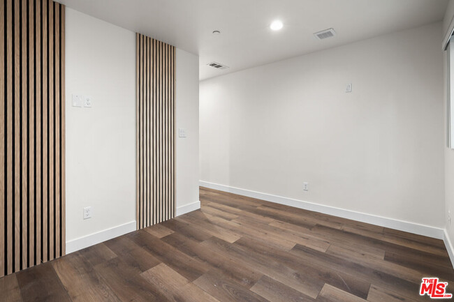 Foto del edificio - 2527 Hauser Blvd
