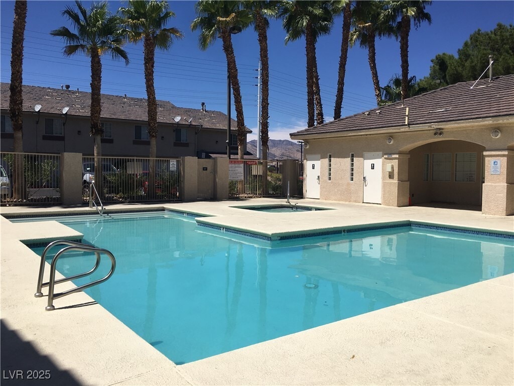 Foto principal - 1021 Dusty Creek St