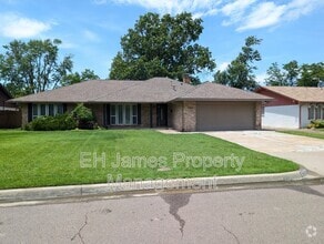 Building Photo - 4626 S Maplewood Ave