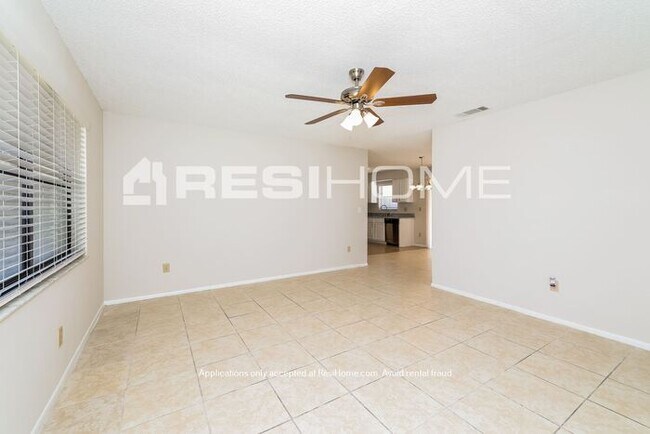 Building Photo - MOVE IN SPECIAL - Available for immediate ...
