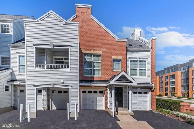 Building Photo - 10706 Symphony Way