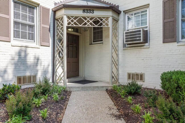 Building Photo - 1 Bed 1 Bath - Silver Spring Condo - Utili...