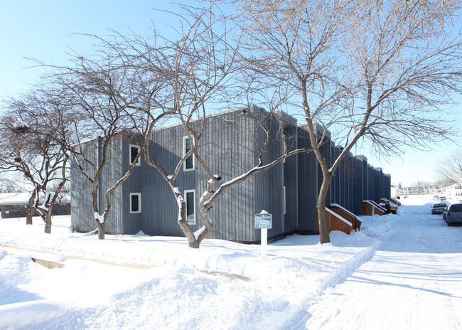 Building Photo - Cedar Bridges