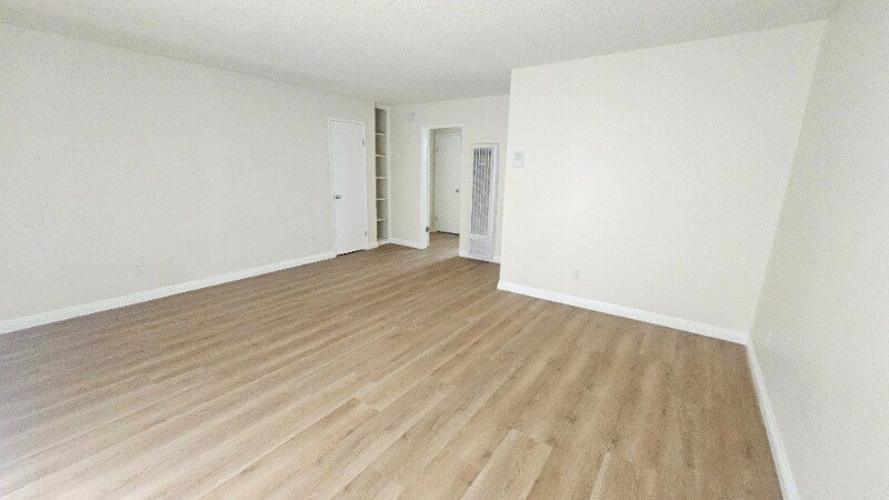 Foto principal - 18312 Collins St