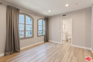 Foto del edificio - 9249 Burton Wy