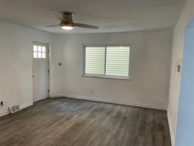 Dining room - 115 Beckert St