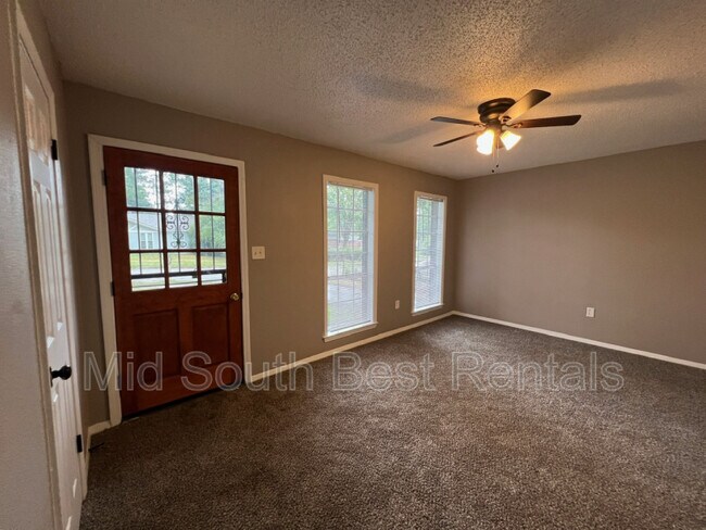 Foto del edificio - 2871 Gruber Dr