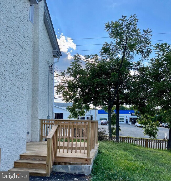 Building Photo - 1084 S Hanover St