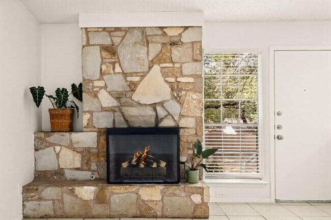 Foto del edificio - 7908 Peaceful Hill Ln
