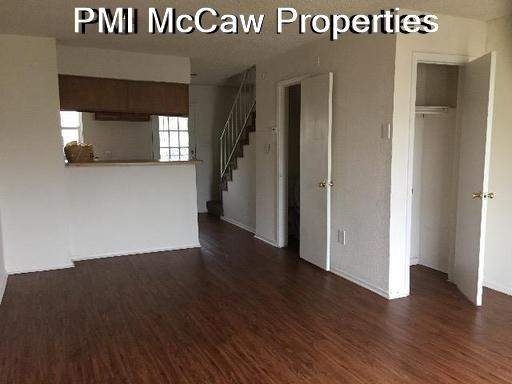 Building Photo - AFFORDABLE  BEAUTIFUL TOWN HOME IN DALLAS