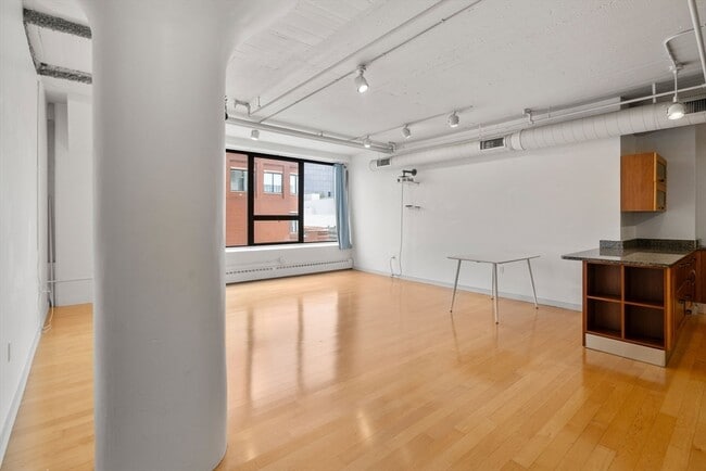 Building Photo - 210 South St