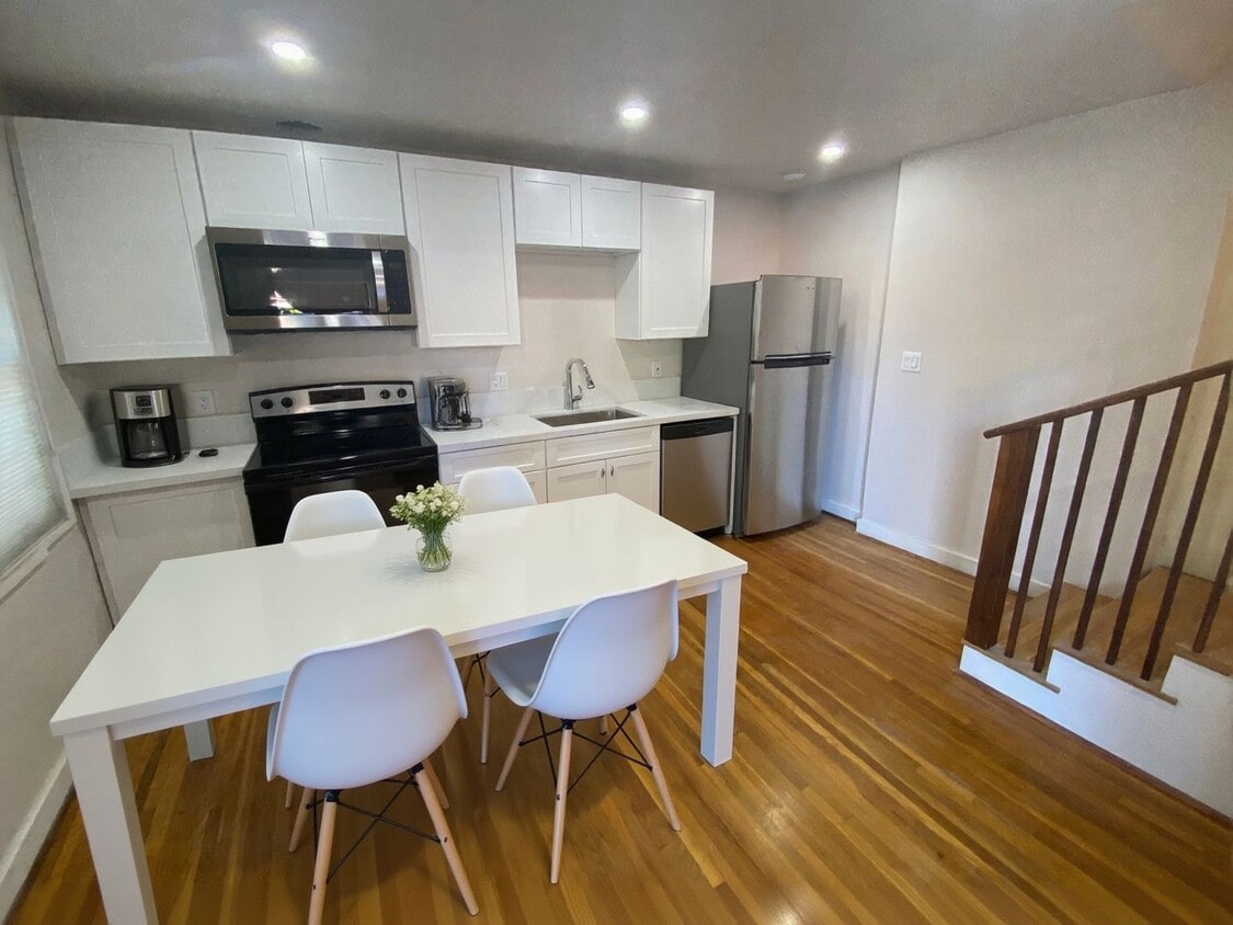 Primary Photo - Modern Townhome with Gorgeous City Views – Prime Thousand Oaks Locati