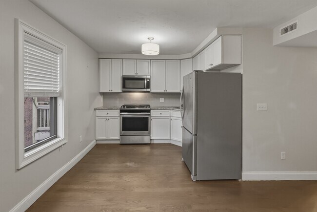 Building Photo - 135 Havre St