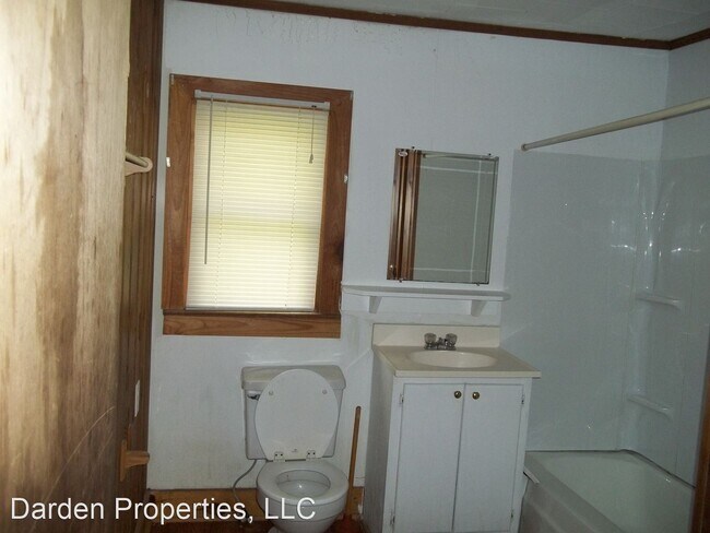 Building Photo - 3 br, 1 bath House - 2447 Jones Street