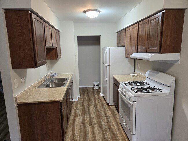 Foto del edificio - 8655 1/2 W Foster Ave