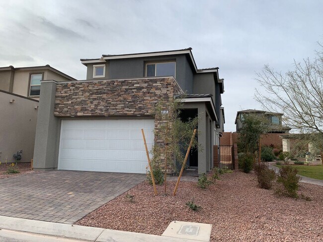 Building Photo - A BEAUTIFUL HOME LOCATED IN SOUTH SUMMERLIN, FEATURING CARPET THROUGHOUT THE HOME AND STAINLESS S...