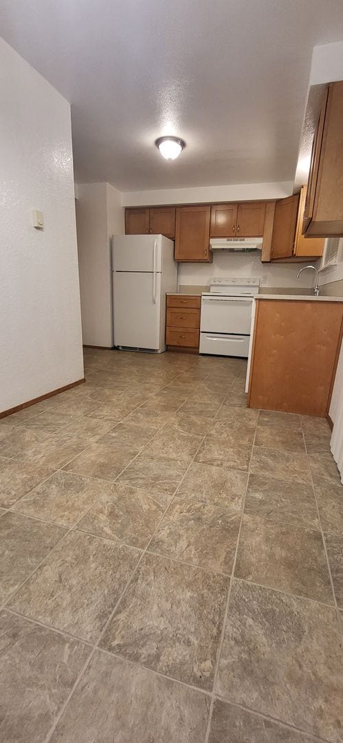 Building Photo - Cute 2 Bedroom Townhouse In Spanaway!!