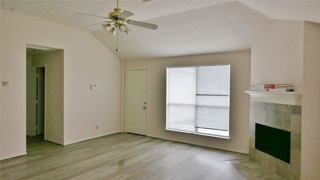 Building Photo - 15407 Kingfield Dr