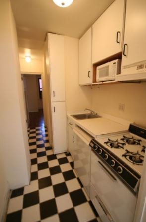 Primary Photo - 11 Waverly Pl