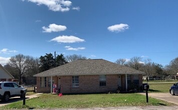 Building Photo - 208 Hunters Ln